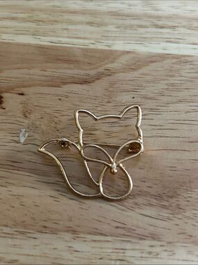 Gold Wire Fox Brooch Pin
